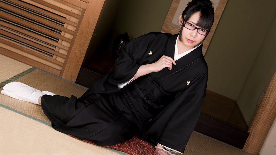 1pondo 081117_564 Naked Widow With Glasses